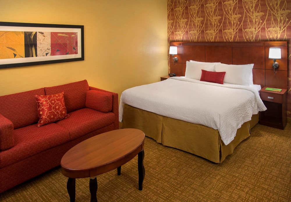 คอร์ตยาร์ด โพห์คีปซี Hotel โพห์คิปซี ภายนอก รูปภาพ