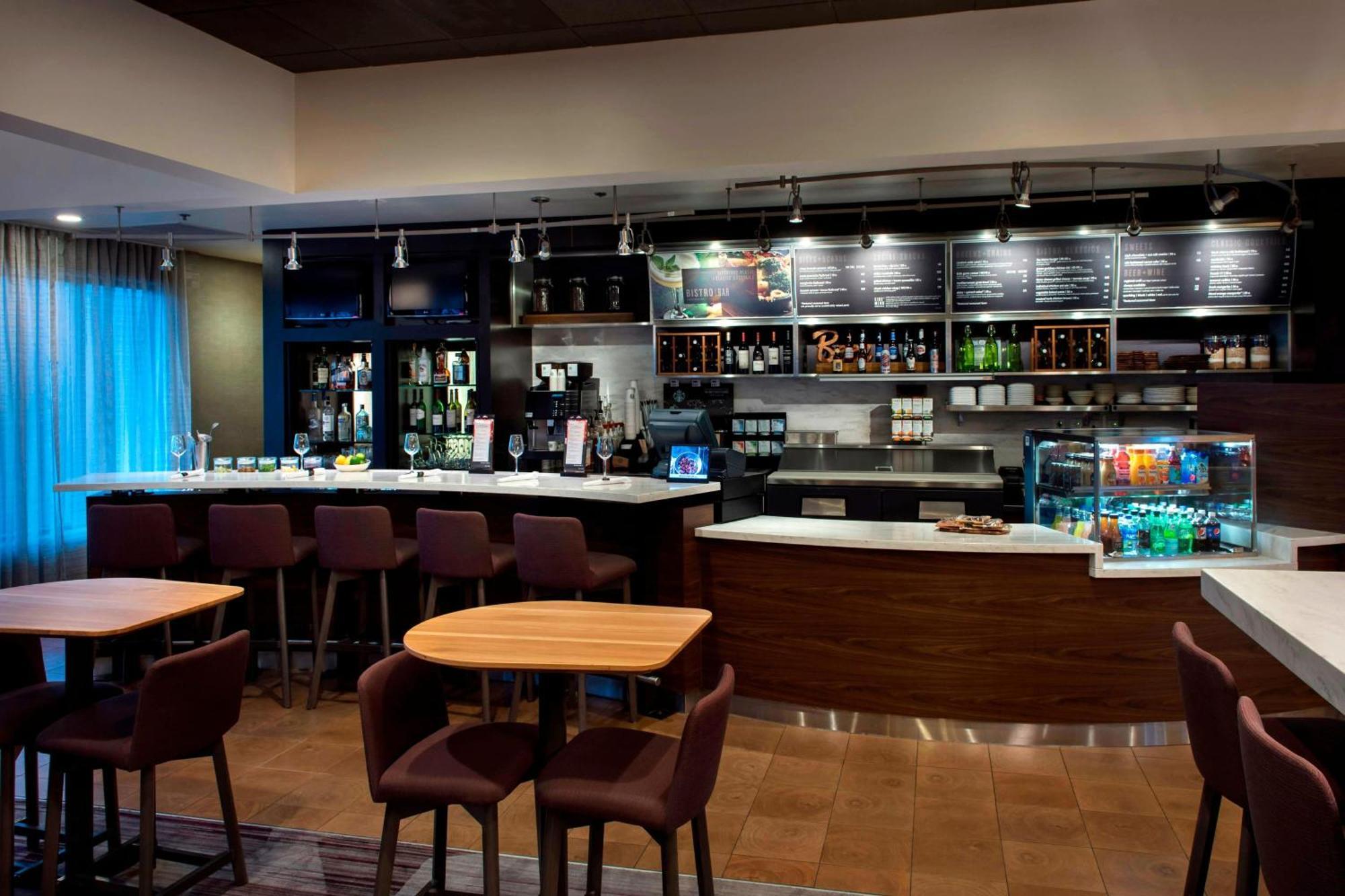 คอร์ตยาร์ด โพห์คีปซี Hotel โพห์คิปซี ภายนอก รูปภาพ