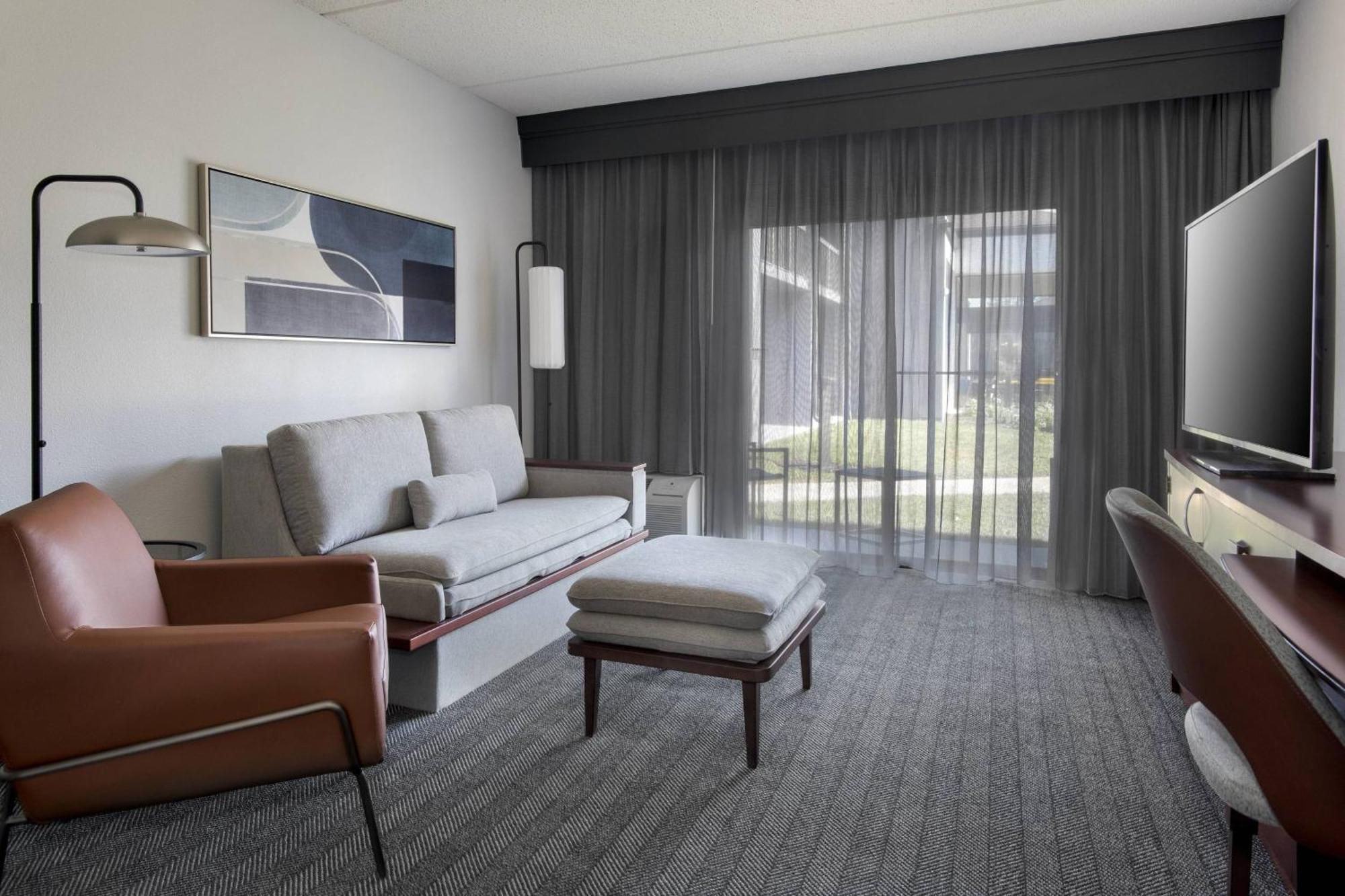 คอร์ตยาร์ด โพห์คีปซี Hotel โพห์คิปซี ภายนอก รูปภาพ