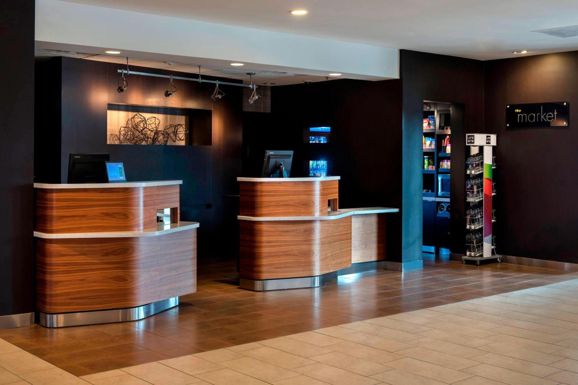 คอร์ตยาร์ด โพห์คีปซี Hotel โพห์คิปซี ภายนอก รูปภาพ