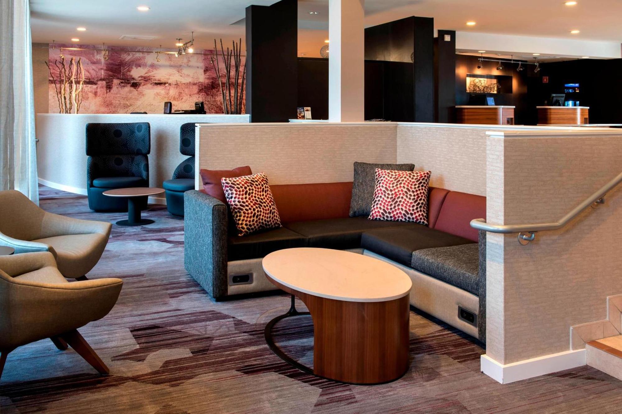คอร์ตยาร์ด โพห์คีปซี Hotel โพห์คิปซี ภายนอก รูปภาพ