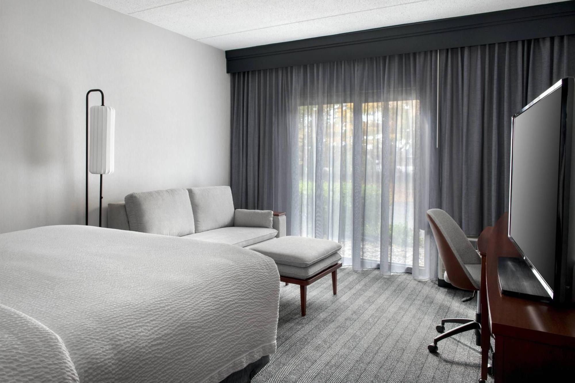 คอร์ตยาร์ด โพห์คีปซี Hotel โพห์คิปซี ภายนอก รูปภาพ