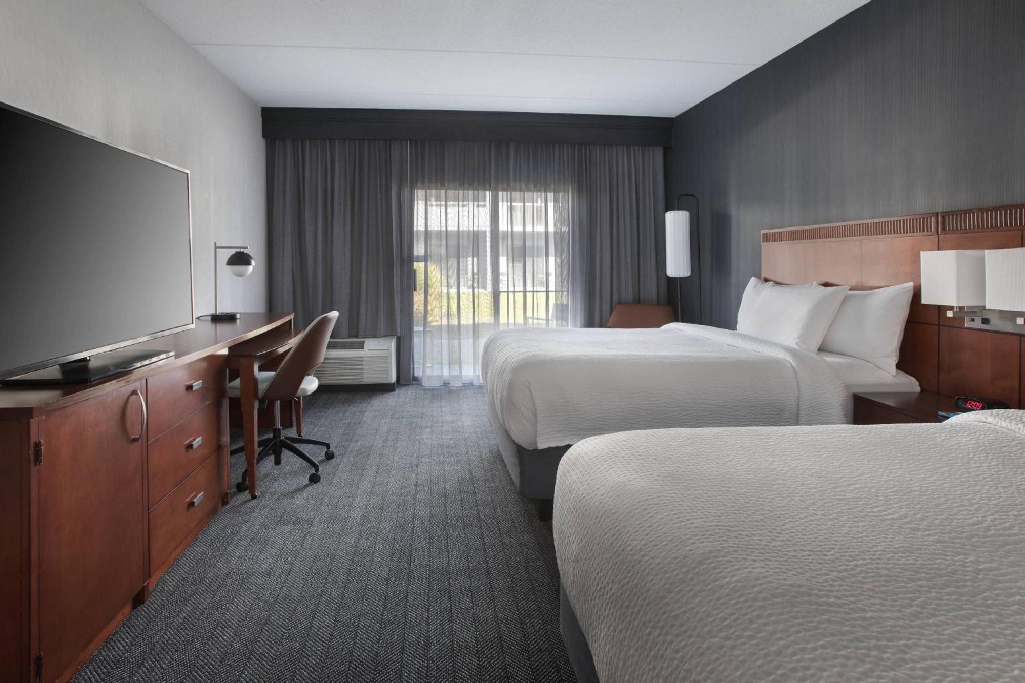 คอร์ตยาร์ด โพห์คีปซี Hotel โพห์คิปซี ภายนอก รูปภาพ