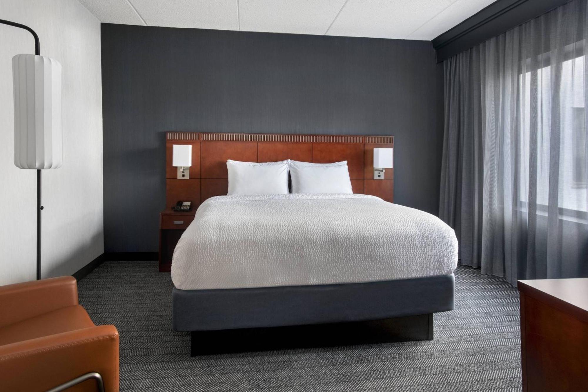 คอร์ตยาร์ด โพห์คีปซี Hotel โพห์คิปซี ภายนอก รูปภาพ