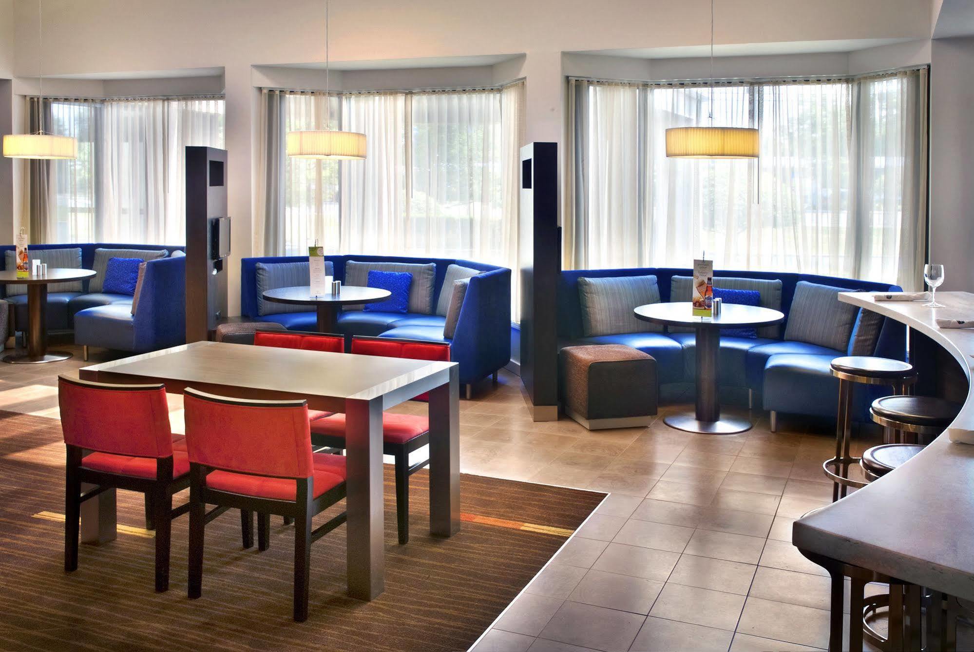 คอร์ตยาร์ด โพห์คีปซี Hotel โพห์คิปซี ภายนอก รูปภาพ